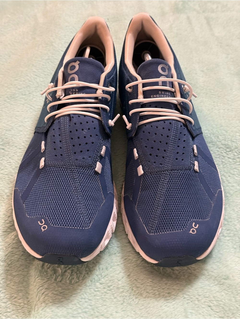 On Cloud 6 Women's Sneaker in Navy and white - women’s size 11 - Picture 9 of 11